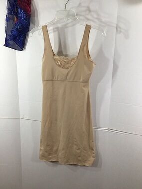 FIT Shapewear Nude Lace-Trim Slip M